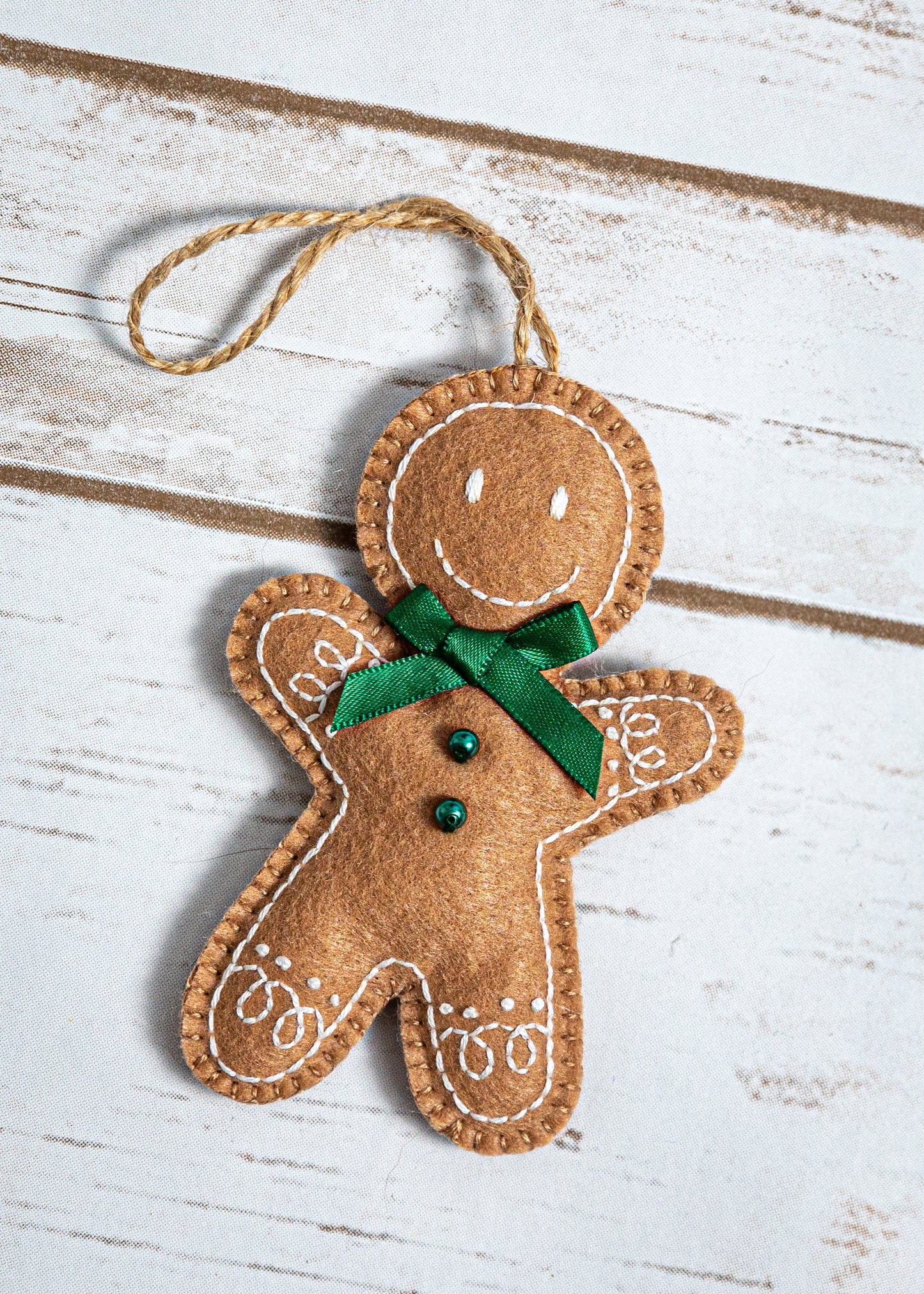 Hand-Sewn Felt Gingerbread Man Christmas Decoration – Handmade Holiday Ornament