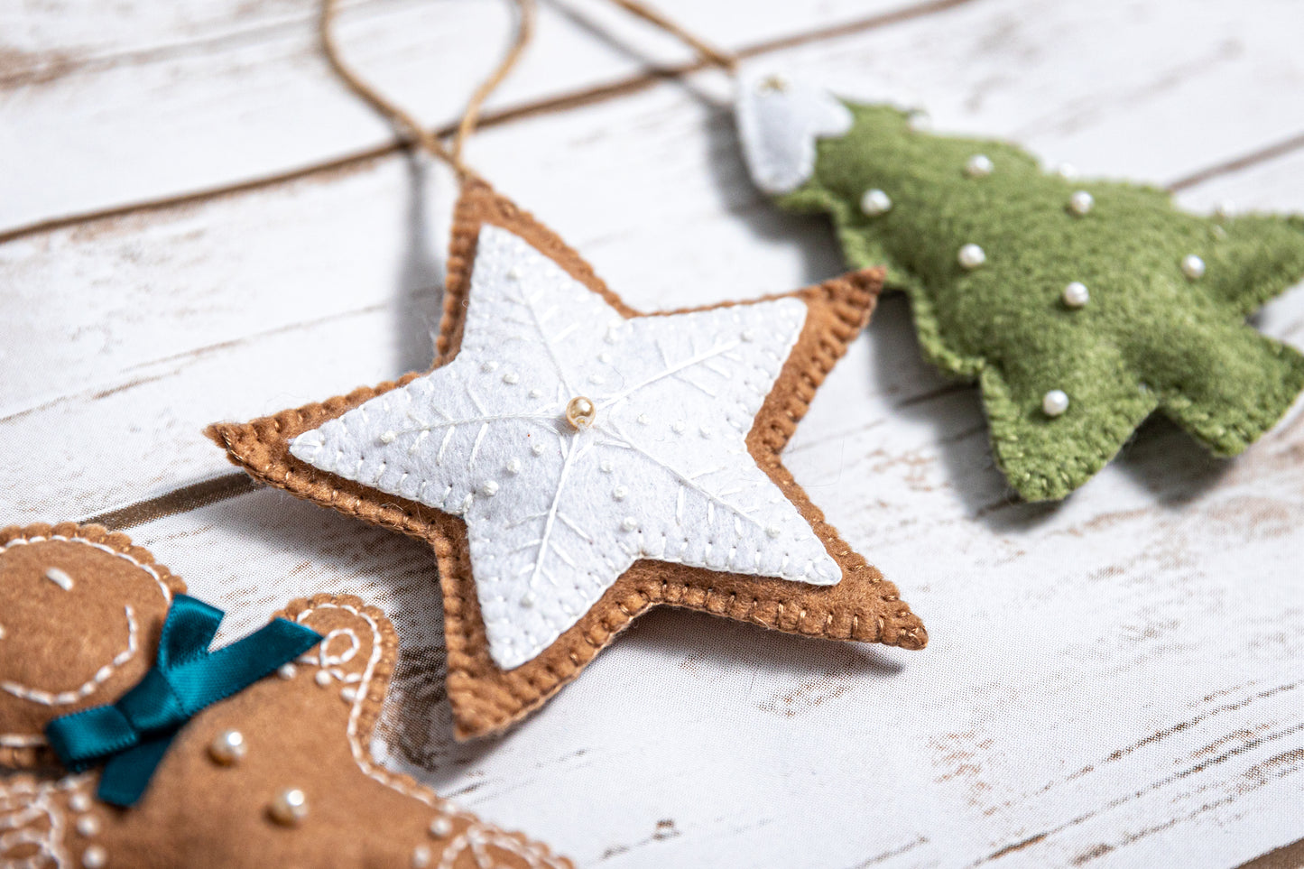 Hand-Sewn Felt Star Christmas Decoration – Cozy Handmade Holiday Ornament
