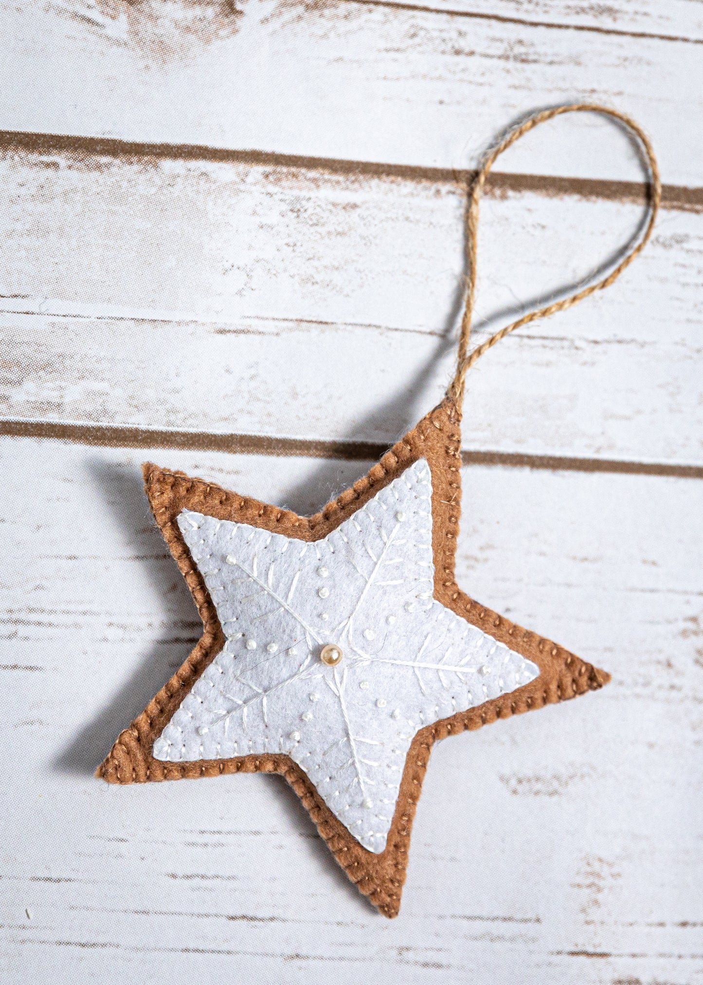 Hand-Sewn Felt Star Christmas Decoration – Cozy Handmade Holiday Ornament