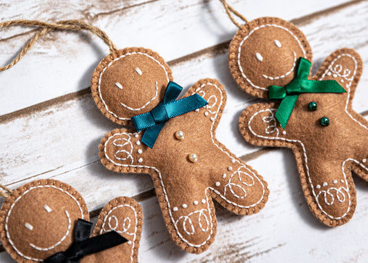 Hand-Sewn Felt Gingerbread Man Christmas Decoration – Handmade Holiday Ornament
